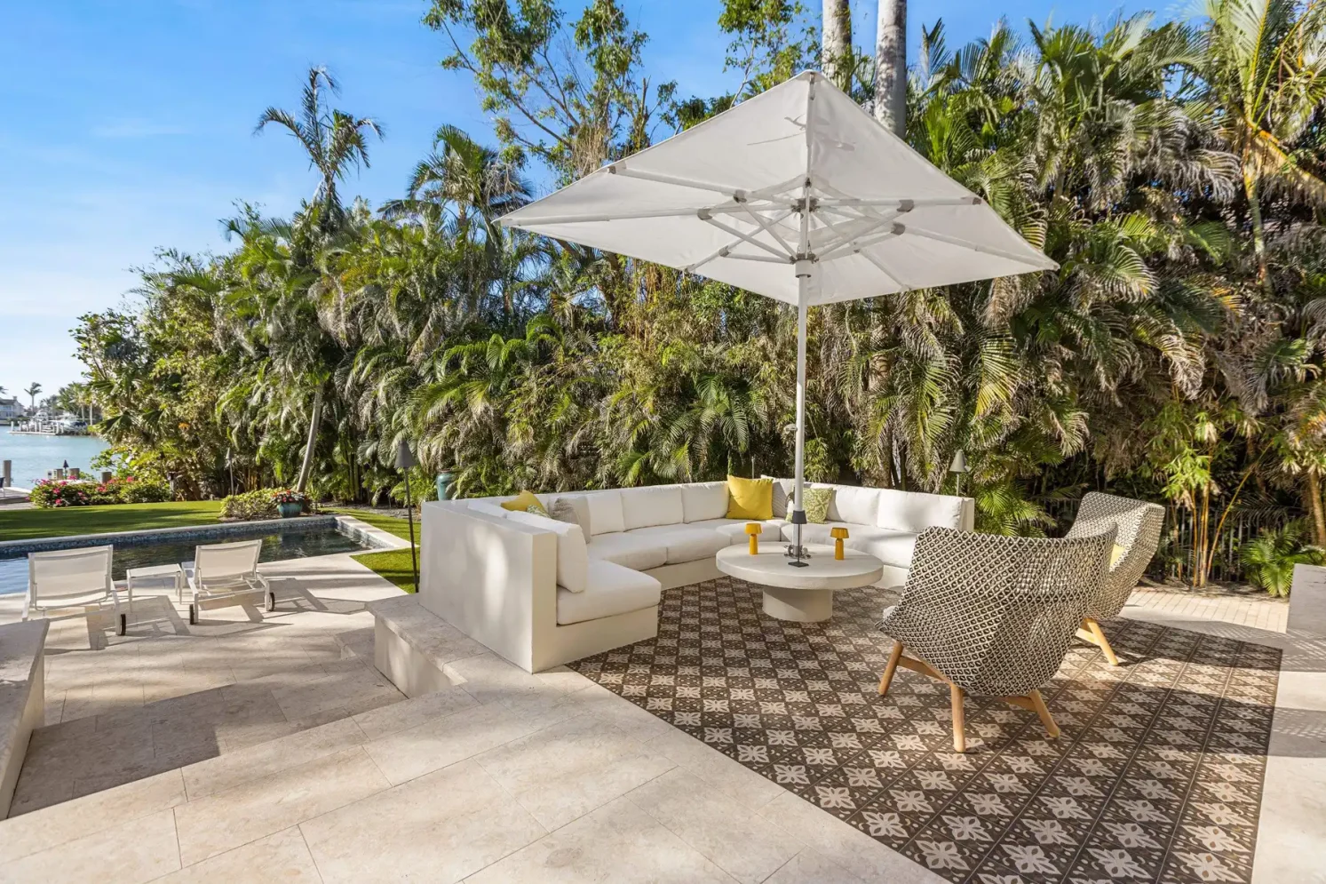 Outdoor living in Port Royal
